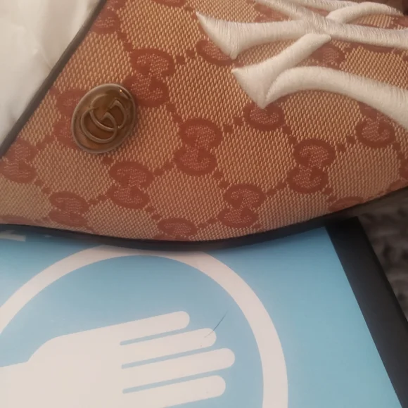 Gucci Princeton Supreme NY Yankees Patch Mules/Slides - Picture 5 of 9
